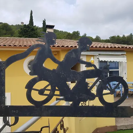 La Croisee Des Chemins Bed & Breakfast